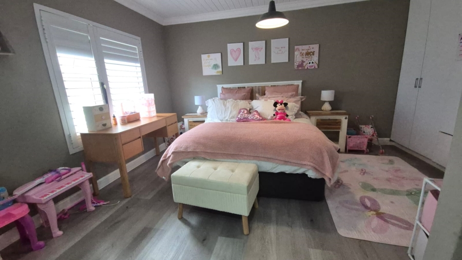 To Let 6 Bedroom Property for Rent in Num Num Cape Estate Western Cape